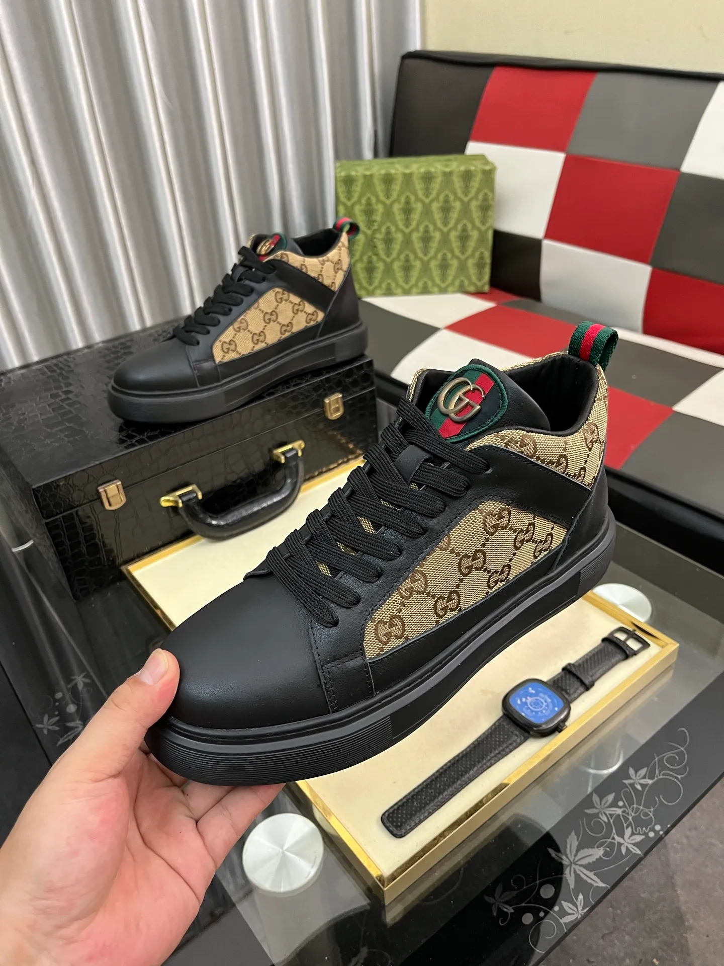 Men's shoes💰438⌚️⌚️[Gucci] Gucci's new men's genuine leather casual shoes, the highest version on the market, any comparison is welcome🆚! The original leather has excellent texture and is super high-end! Fetal sheep net lining imported from Italy, removable pad! Luxurious materials and fine workmanship, highly recommended! Code number: 38-444️⃣Colors available